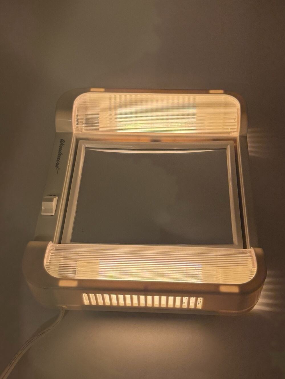 Vintage Windmere Mirror Lighted Two Sided Swivel Magnification Makeup Mirror 605